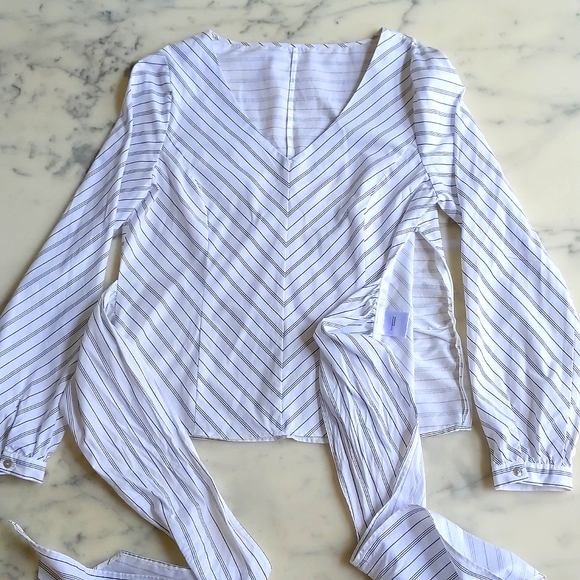 Zara Cotton Spandex Long Sleeve V-Neck Stripe Blouse with front tie and side zip - Picture 4 of 6